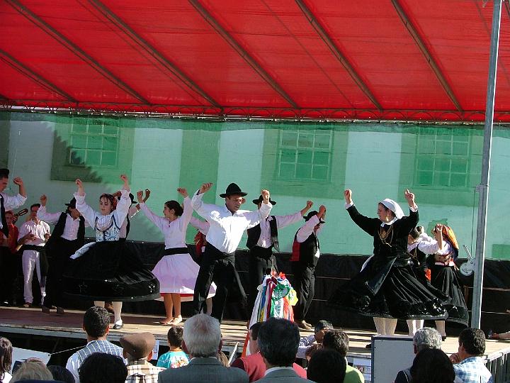 Segundo Festival de Folclore em SANTA VALHA 2003....JPG